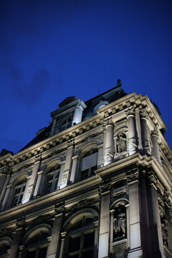 20090412-hotel-de-ville-night-small1