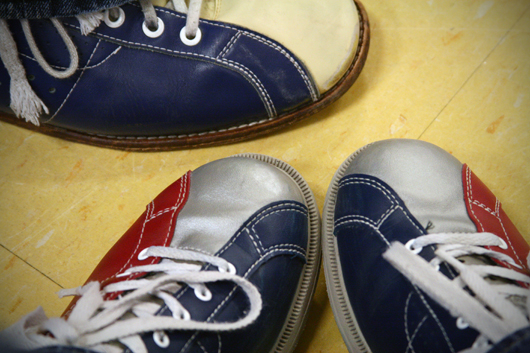 20091126 bowling shoes small
