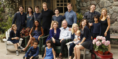 PARENTHOOD -- "Family Portrait" Episode 401 -- Pictured: (l-r) Mae Whitman as Amber Holt, Jason Ritter as Mark Cyr, Lauren Graham as Sarah Braverman, Miles Heizer as Drew Holt, Joy Bryant as Jasmine Trussell, Tyree Brown as Jabbar Trussell, Dax Shepard as Crosby Braverman, Max Burkholder as Max Braverman, Bonnie Bedelia as Camille Braverman, Savannah Paige Rae as Sydney Graham, Peter Krause as Adam Braverman, Craig T. Nelson as Zeek Braverman, Monica Potter as Kristina Braverman, Sarah Ramos as Haddie Braverman, Sam Jaeger as Joel Graham, Xolo Mariduena as Victor, Erika Christensen as Julia Braverman-Graham -- (Photo by: Chris Haston/NBC)