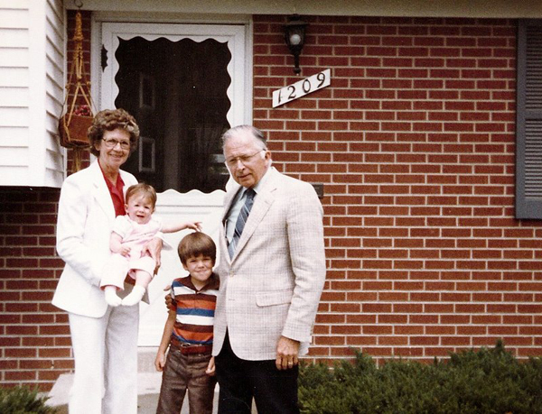 1982-06 grandaddy and nannie sm